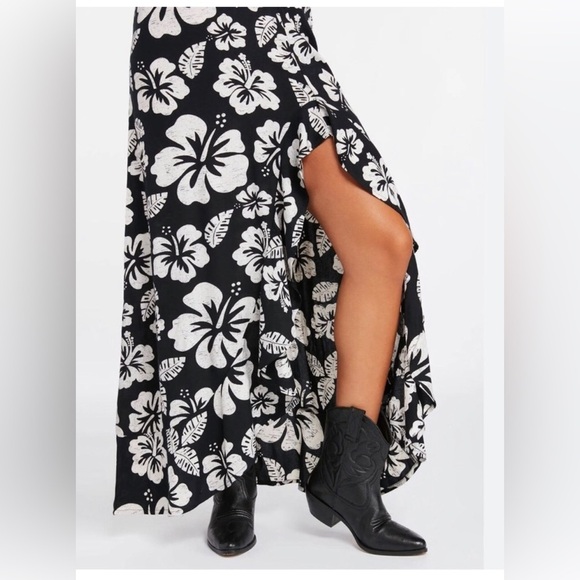 Volcom Coco Ho Black White Bodice tie and Thigh High Slit Maxi Dress size XS new - Picture 3 of 8